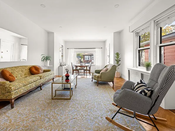 776 E 38th St, Brooklyn, NY 11210