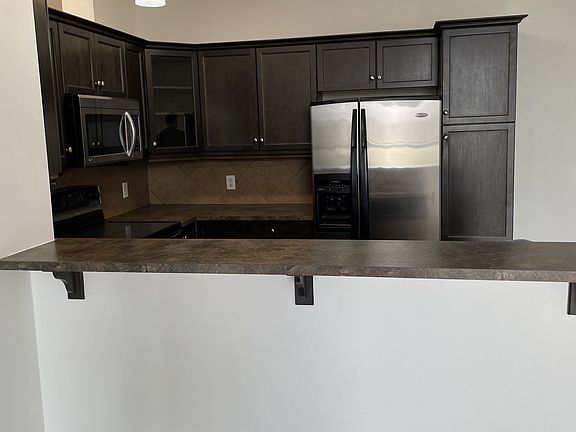 5th image of 2503 Hanna Cres NW