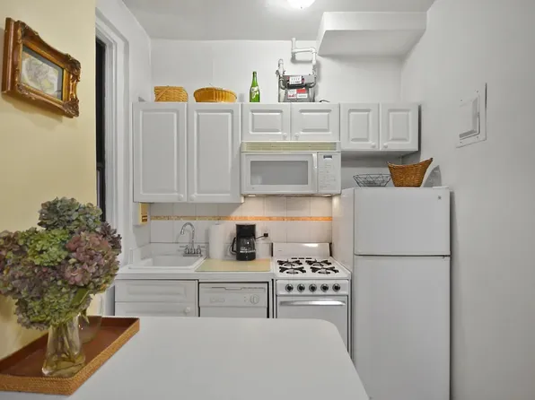 17 West 64th Street image 5 of 7