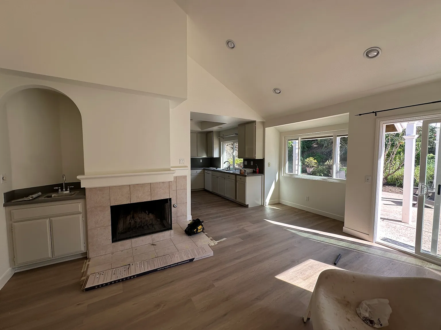 4 bed, 1891 sqft, $4,400 — Photo 3