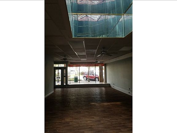 3rd image of 205 Circle Park Dr