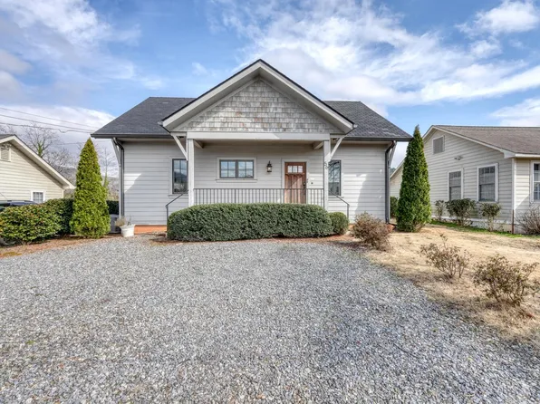 56 Oak Crescent Cir, Clayton, GA 30525