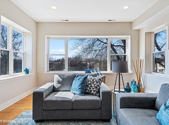 5th image of 2537 N Hamlin Ave #3S
