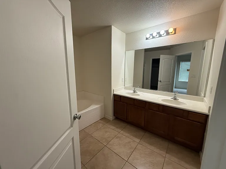 1821 Chisholm Trl NE — Photo 20