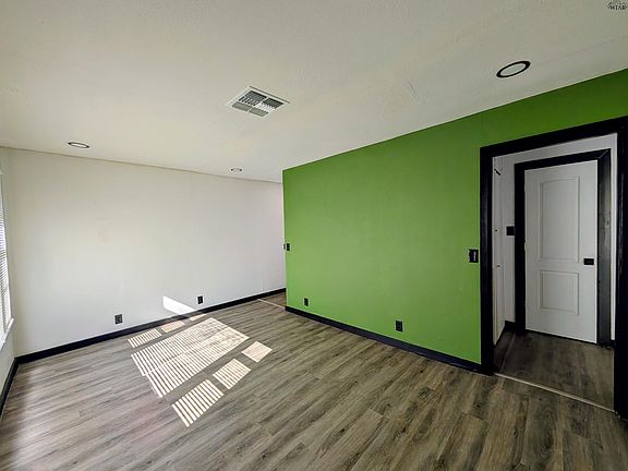 3rd image of 1614 Hawes Ave