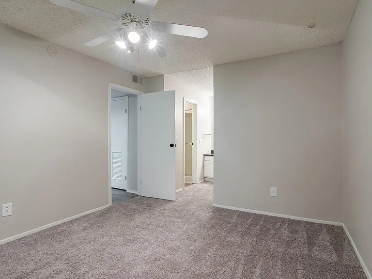 The Waterford Apartment Homes — Photo 13
