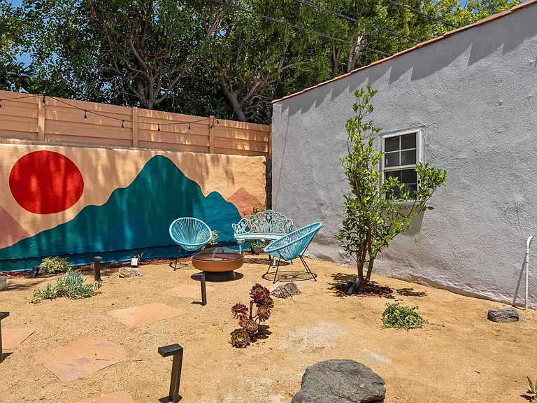 4733 Ambrose Ave — Photo 29