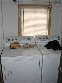 5th image of 927 Oleander Ave