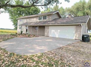 6430 NW 25th St, Topeka, KS 66618