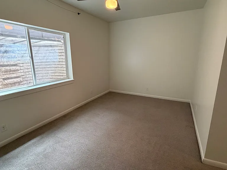 1062 E Markea Ave — Photo 4