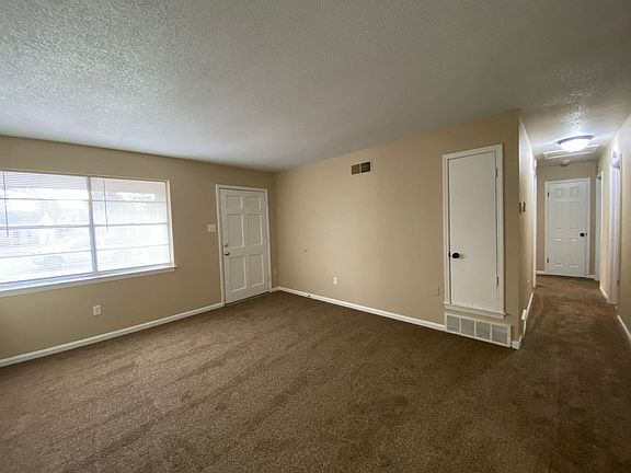 4th image of 4665 Royal Ridge Dr