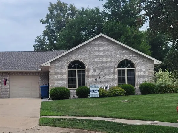 1103 Vandenberg Ct, De Witt, IA 52742