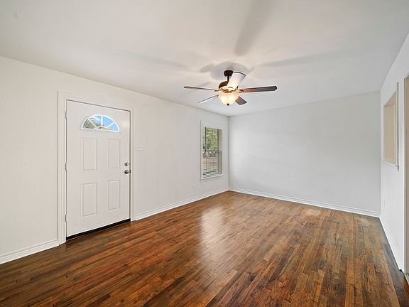 3rd image of 215 McKenzie St