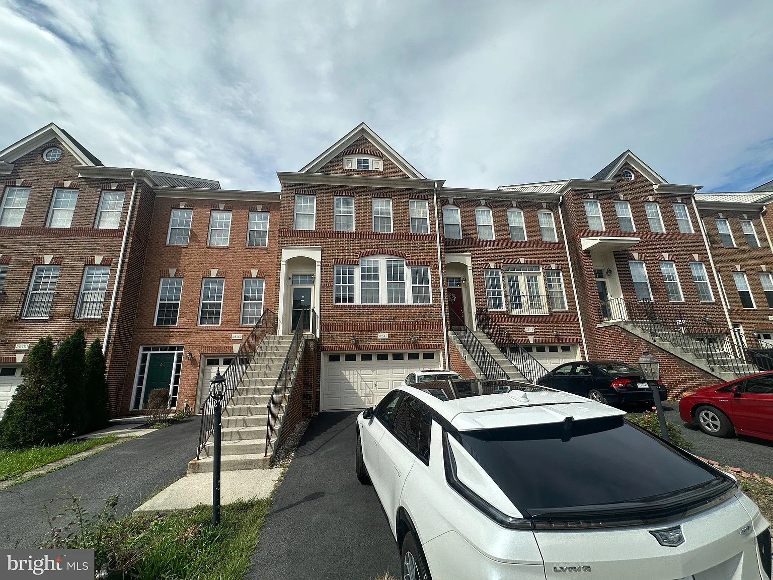 3 bed, 3.5 bath, 2510 sqft, $3,200 — Photo 1