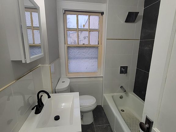 3rd image of 223 Stuyvesant Ave Floor 2