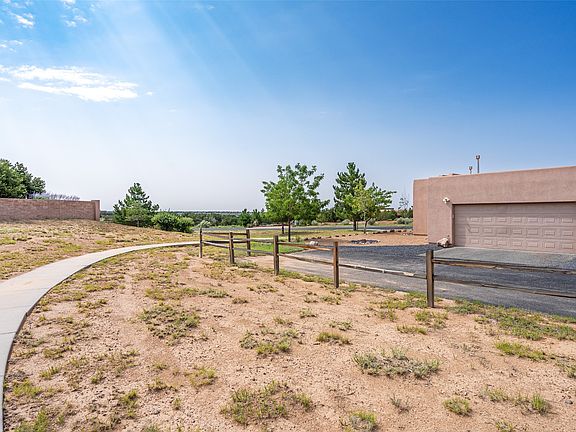 3rd image of 28 E Saddleback Mesa