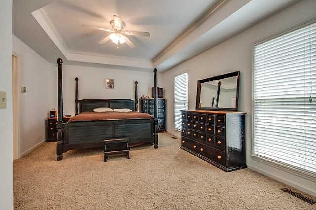 2nd image of 616 Pembroake Ln