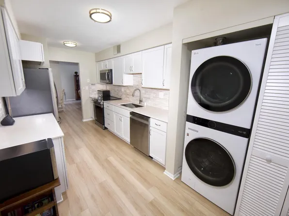 1818 East Shorewood BOULEVARD #109, Shorewood, WI 53211