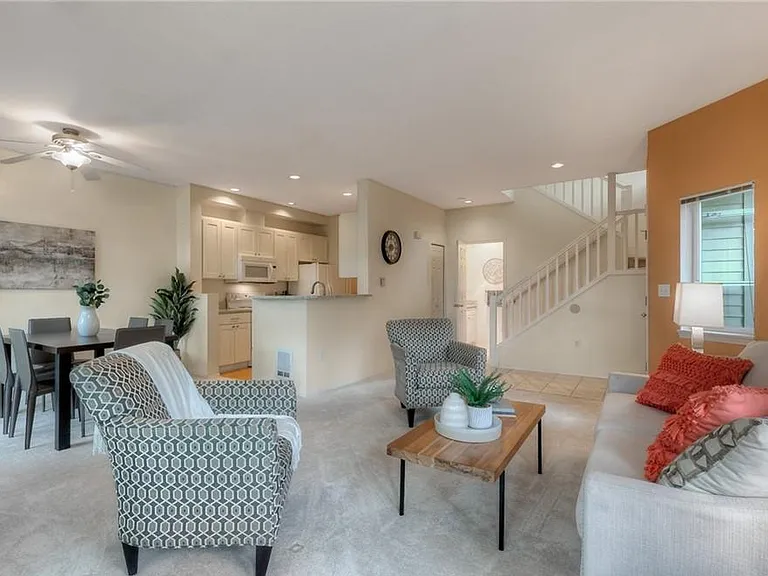 12431 NE 7th Pl — Photo 3