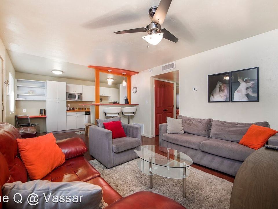 2nd image of 1920 Vassar Dr NE APT 15