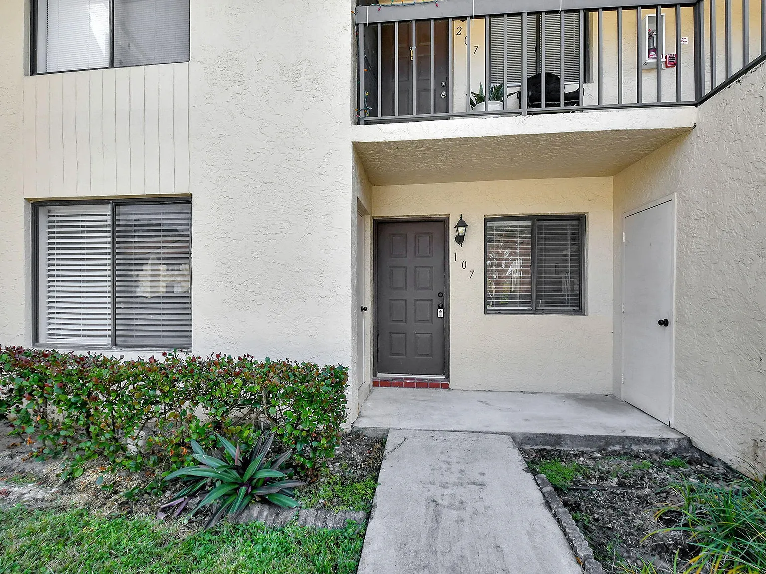 2 bed, 2.0 bath, 950 sqft, $2,250 — Photo 3