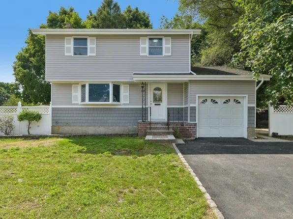 322 Barleau, Brentwood, NY 11717
