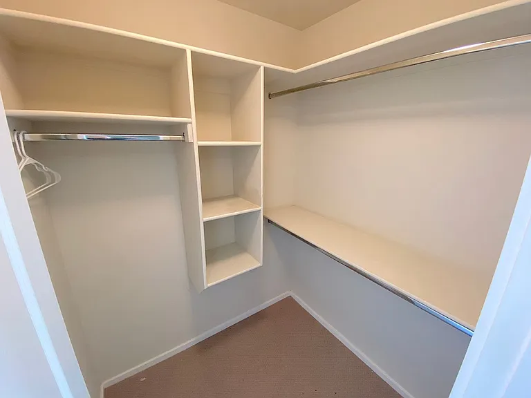 4004 Camelot Hts #B — Photo 28