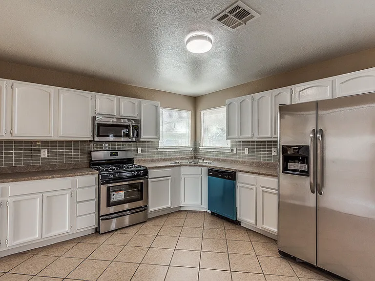 12233 Iverson Ct — Photo 12