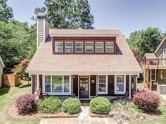 Image 2: Lake Retreat