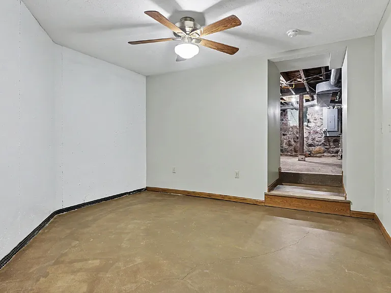 5050 Maple Grove Rd — Photo 25