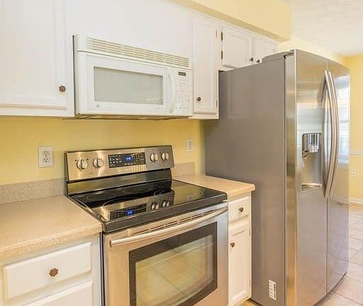 3rd image of 985 Patriot Square Dr