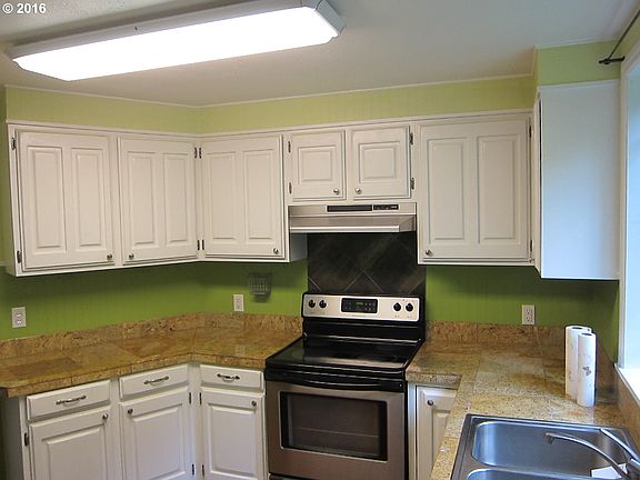 2nd image of 612 NE 4th Ave