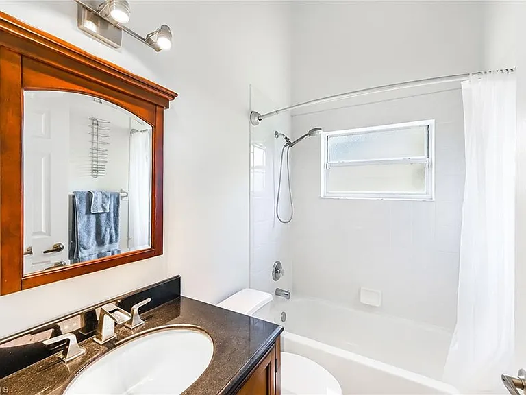 589 Lambton Ln — Photo 17