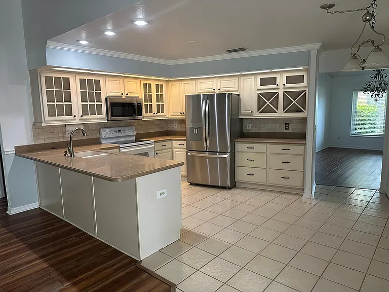 2510 Brimhollow Dr — Photo 2