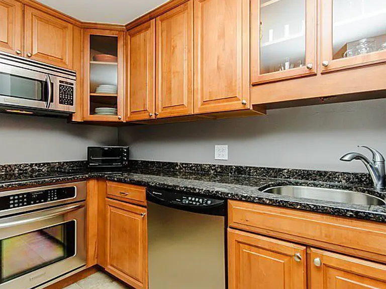 233 E Erie St #1910 — Photo 6