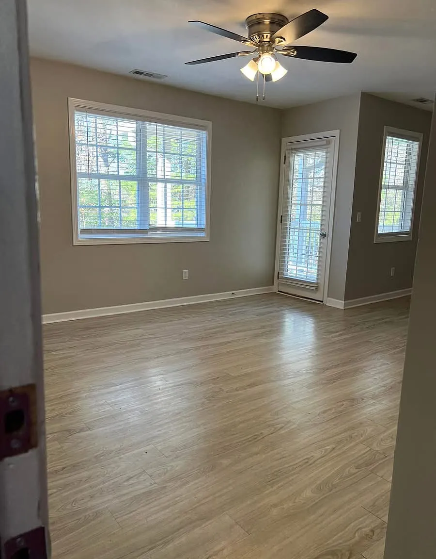 1 bed, 696 sqft, $995 — Photo 1