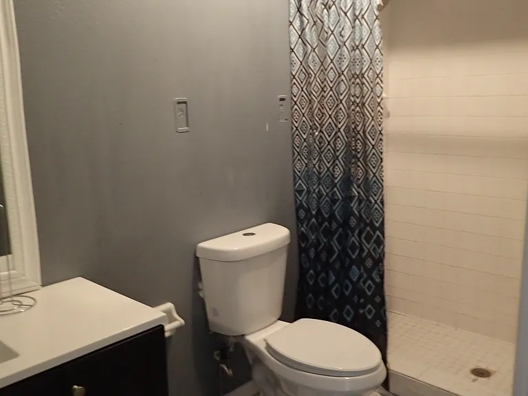 1ST FLOOR BATHROOM