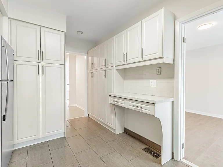207 Davisville Ave — Photo 5