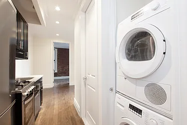 Rented by R New York