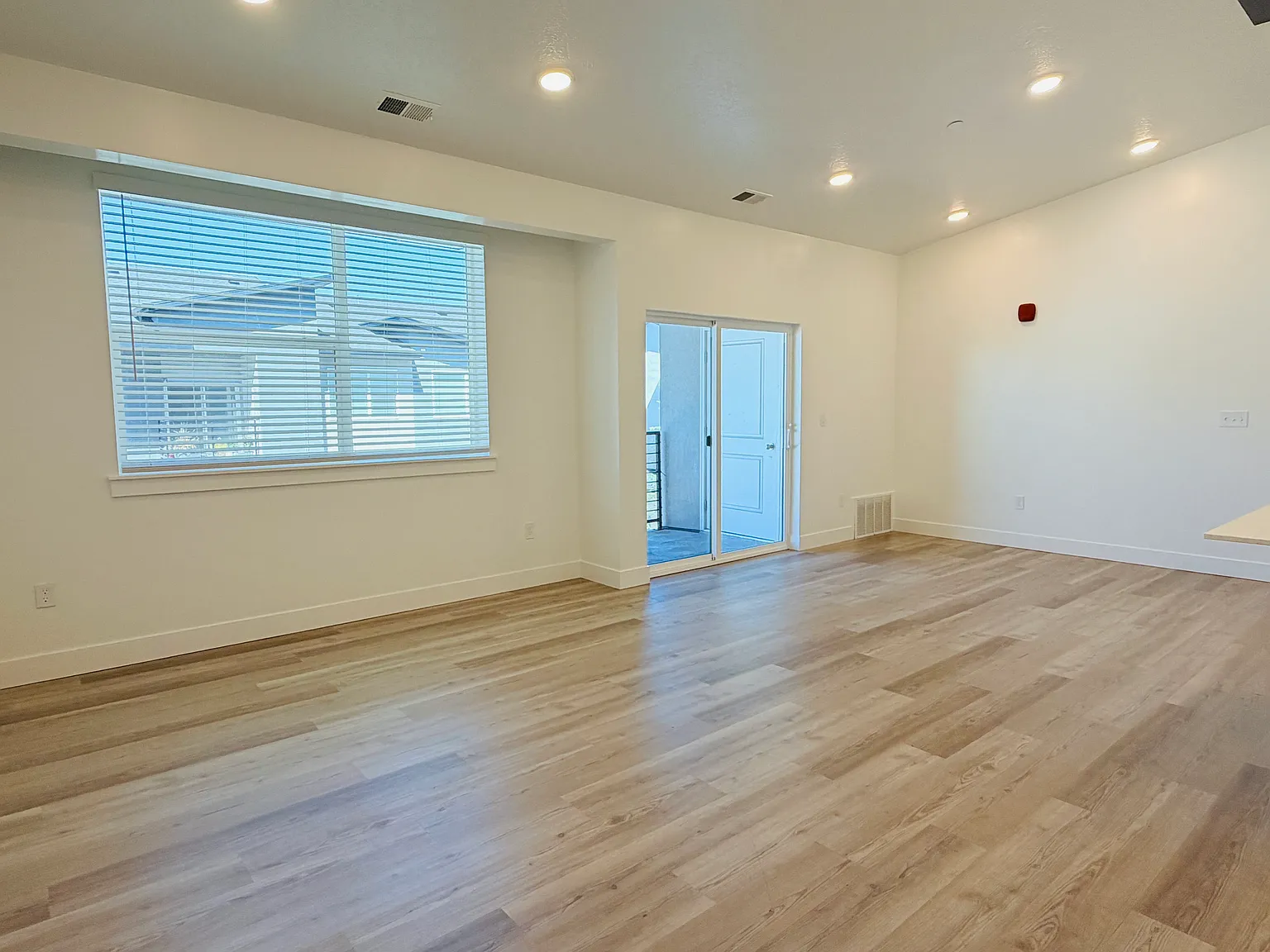 3 bed, 1313 sqft, $1,575 — Photo 2