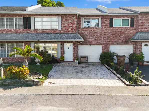 4140 NW 8th Lane, Deerfield Beach, FL 33064