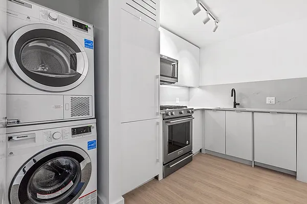 Rented by Greystar | media 7