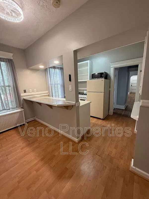 1 bed, 1.0 bath, $1,350 — Photo 1