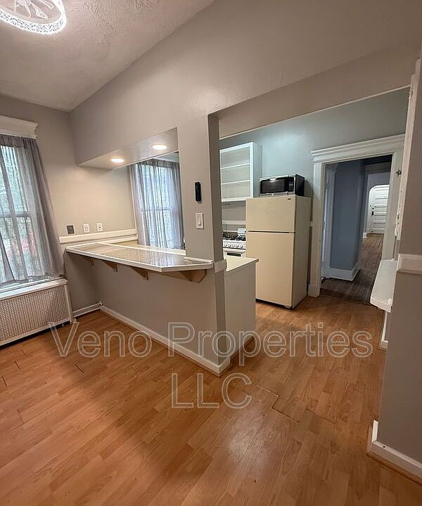 1st image of 50 Manning Blvd APT 4
