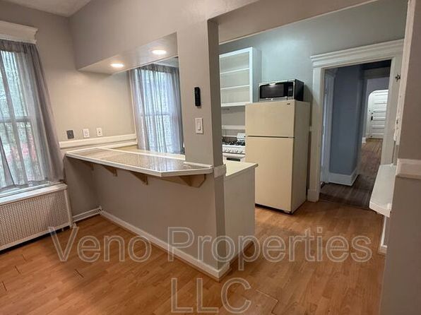 50 Manning Blvd APT 4