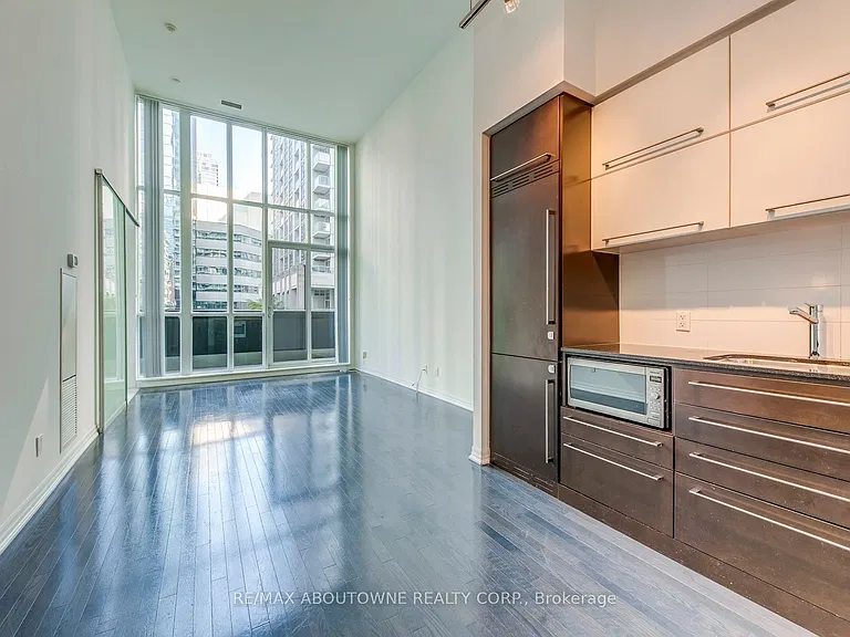770 Bay St #202 — Photo 9