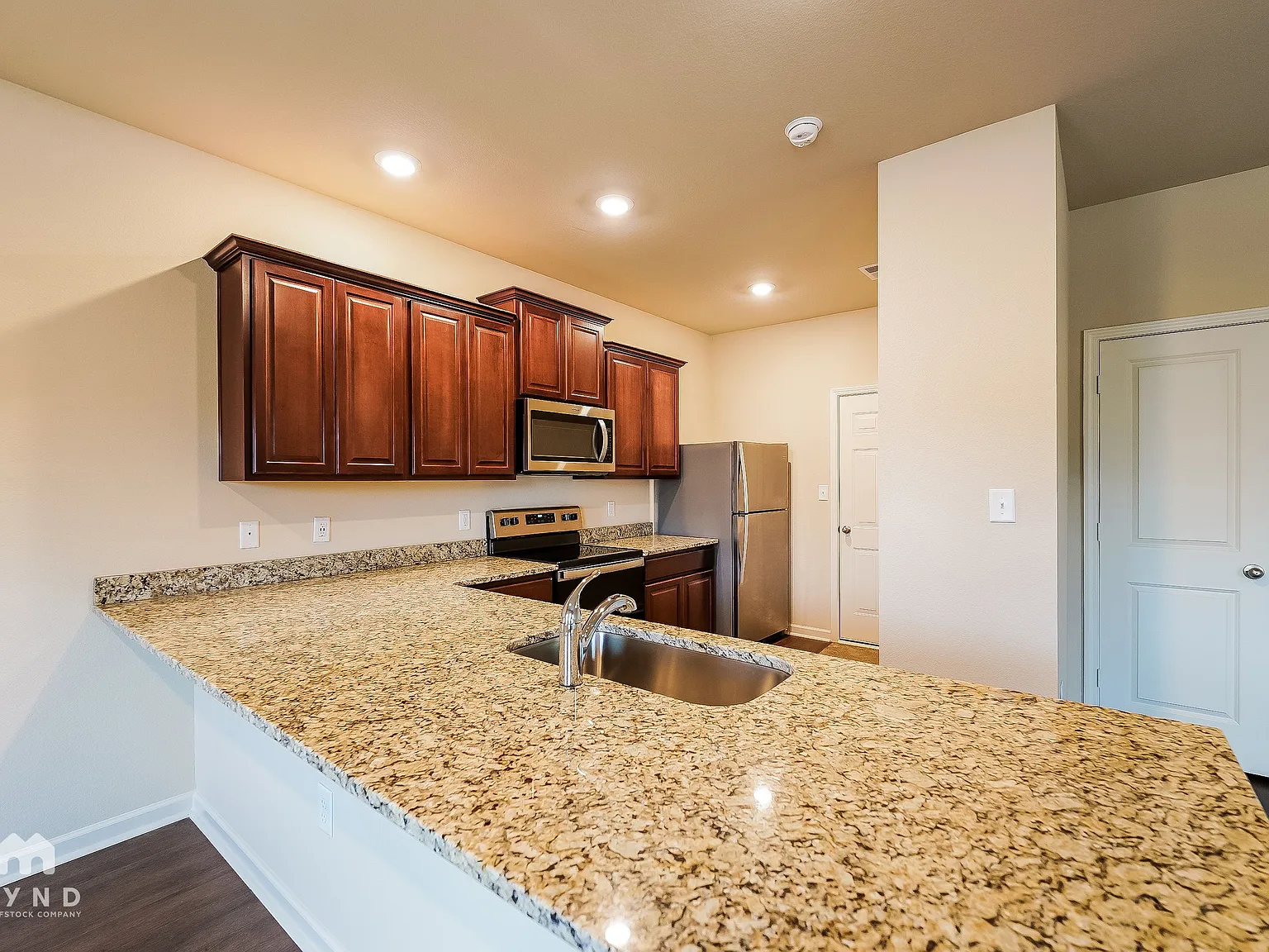 3 bed, 2.5 bath, 1689 sqft, $1,474 — Photo 4