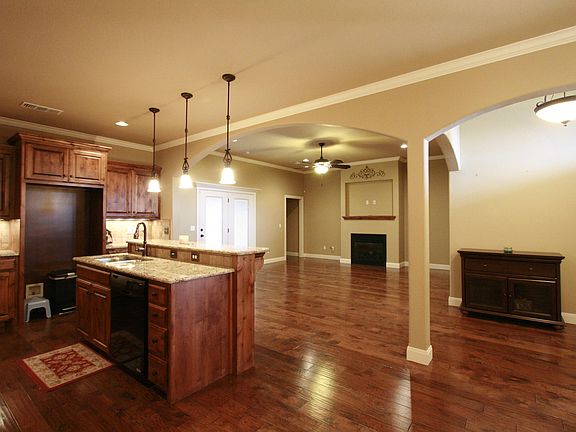 4th image of 8102 City View Dr