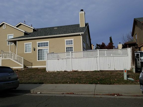 3rd image of 251 Cloverleaf Cir
