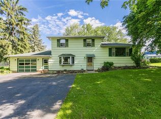 17 Hiawatha Trl, Spencerport, NY 14559
